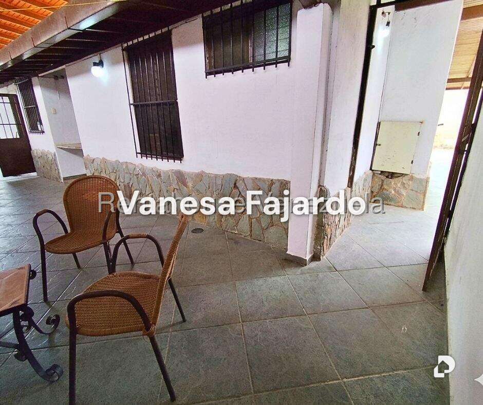 Casa en La Mora II, La Victoria – 28