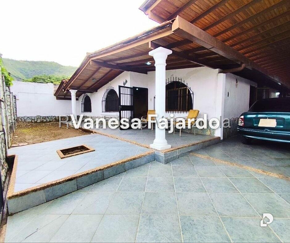Casa en La Mora II, La Victoria – 2
