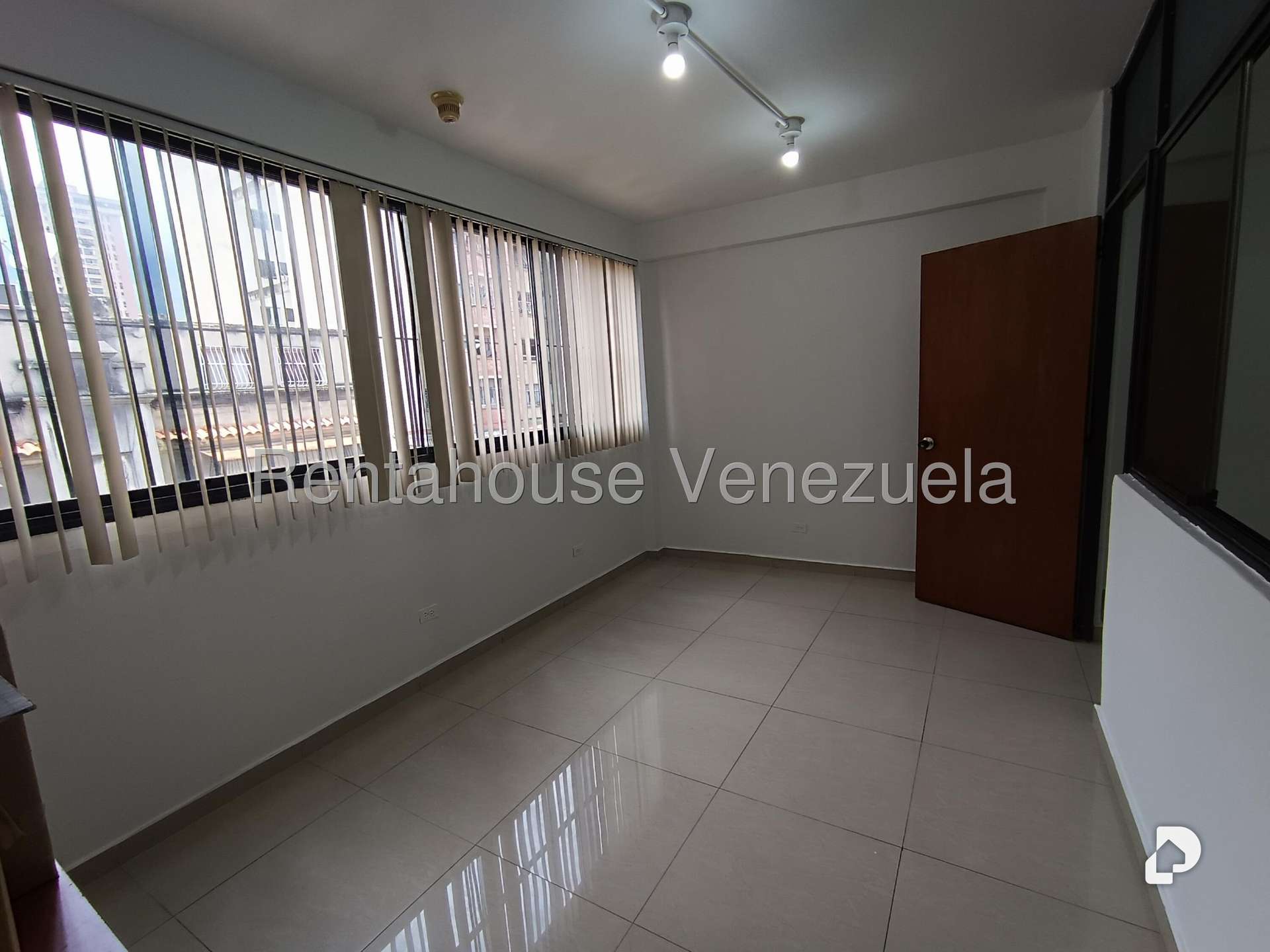 Local comercial en Parroquia Altagracia, Caracas – 11