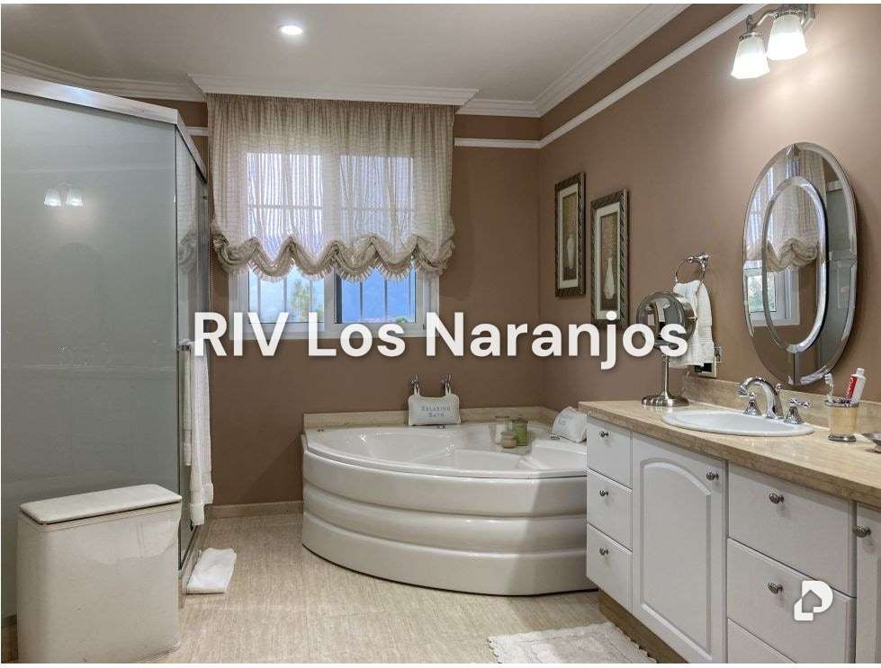 Casa en Lomas de La Lagunita, Caracas – 28