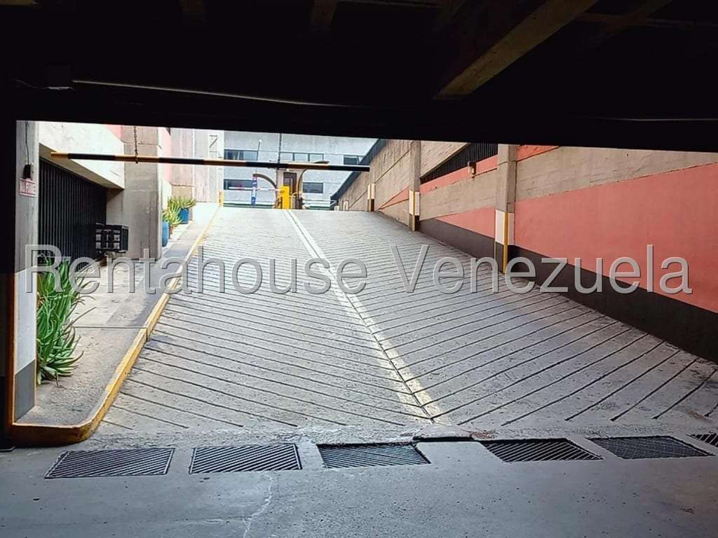 Local comercial en Los Cortijos de Lourdes, Caracas