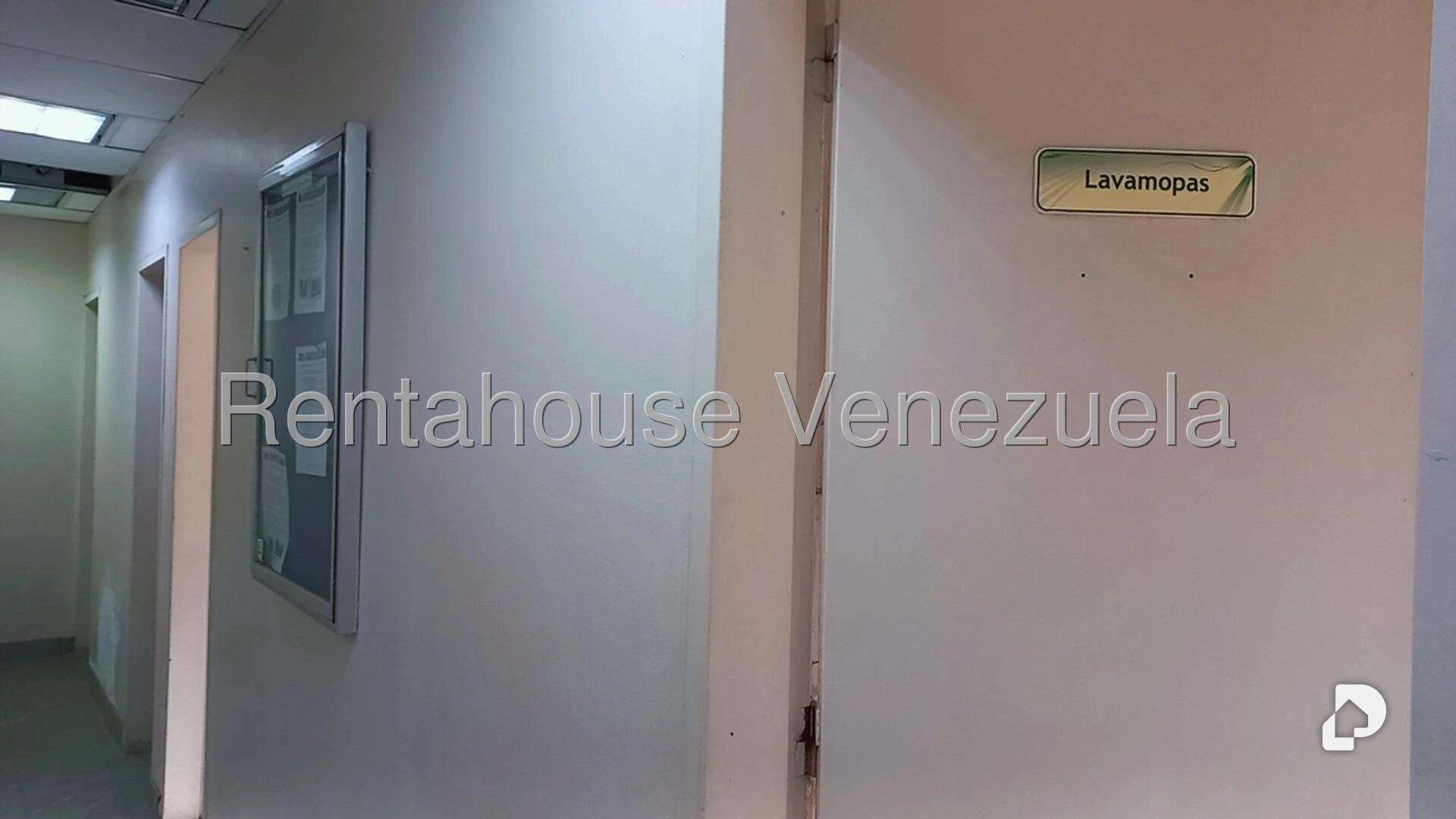 Local comercial en Los Cortijos de Lourdes, Caracas – 26