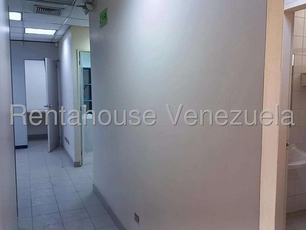 Local comercial en Los Cortijos de Lourdes, Caracas