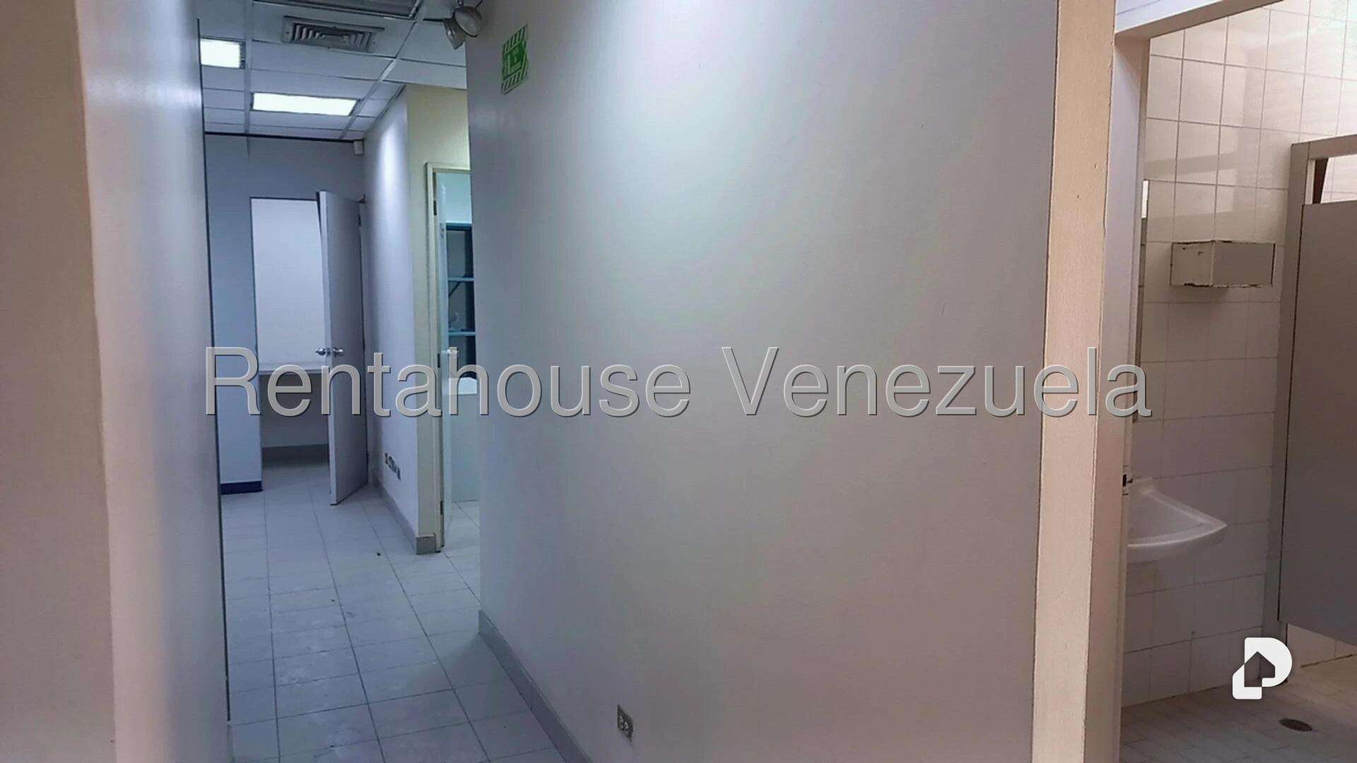 Local comercial en Los Cortijos de Lourdes, Caracas – 12