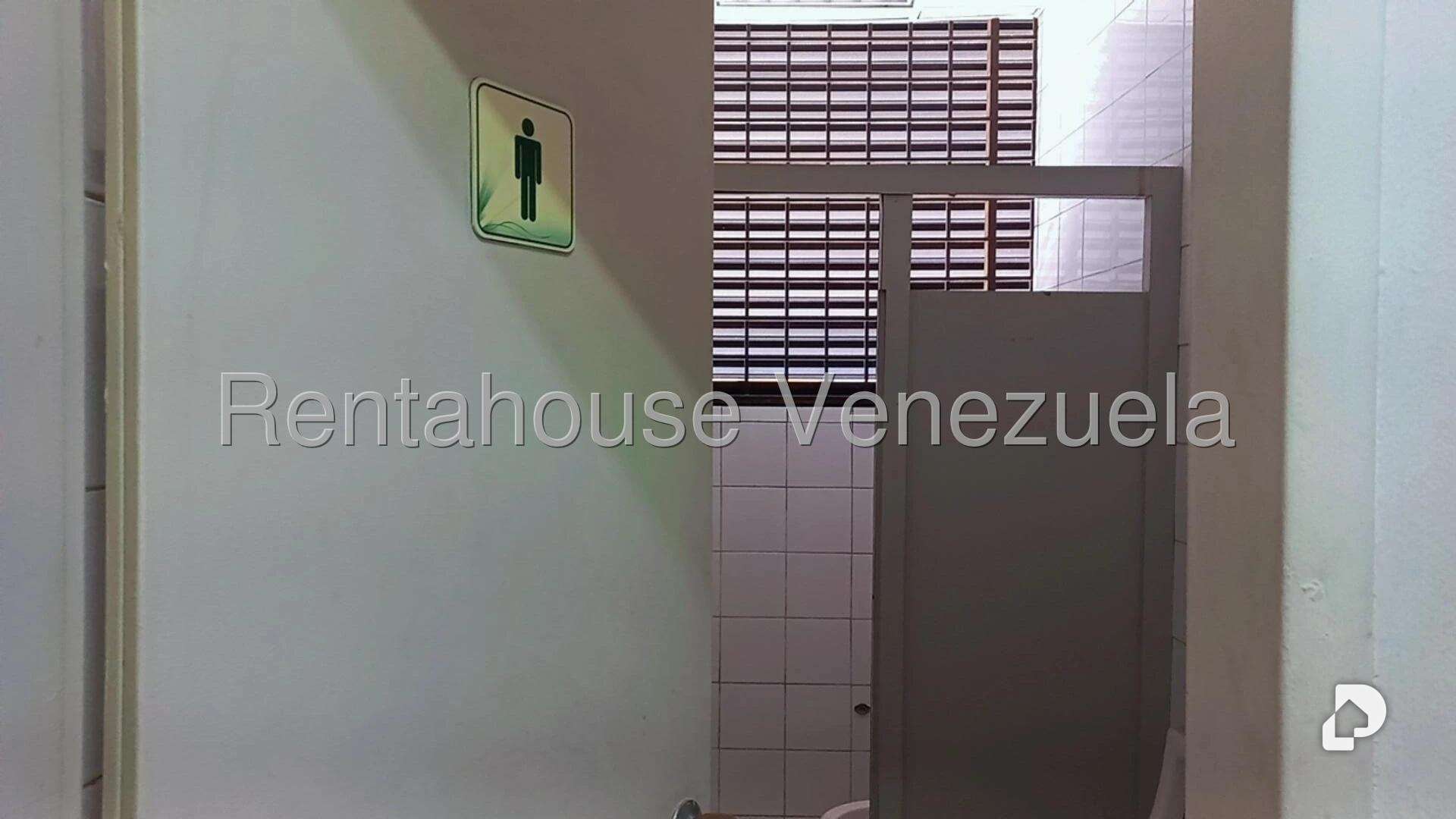 Local comercial en Los Cortijos de Lourdes, Caracas – 28