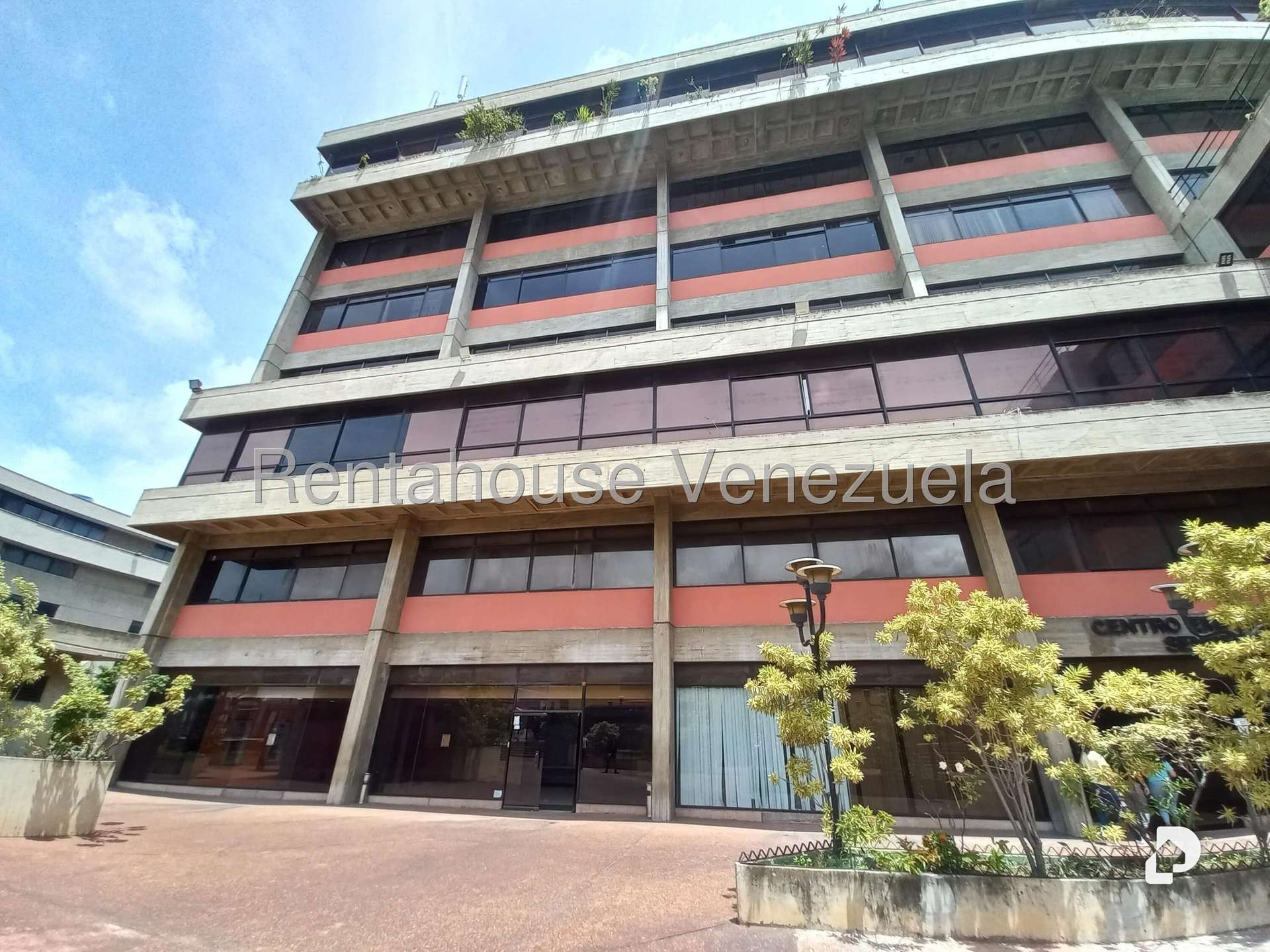 Local comercial en Los Cortijos de Lourdes, Caracas – 3