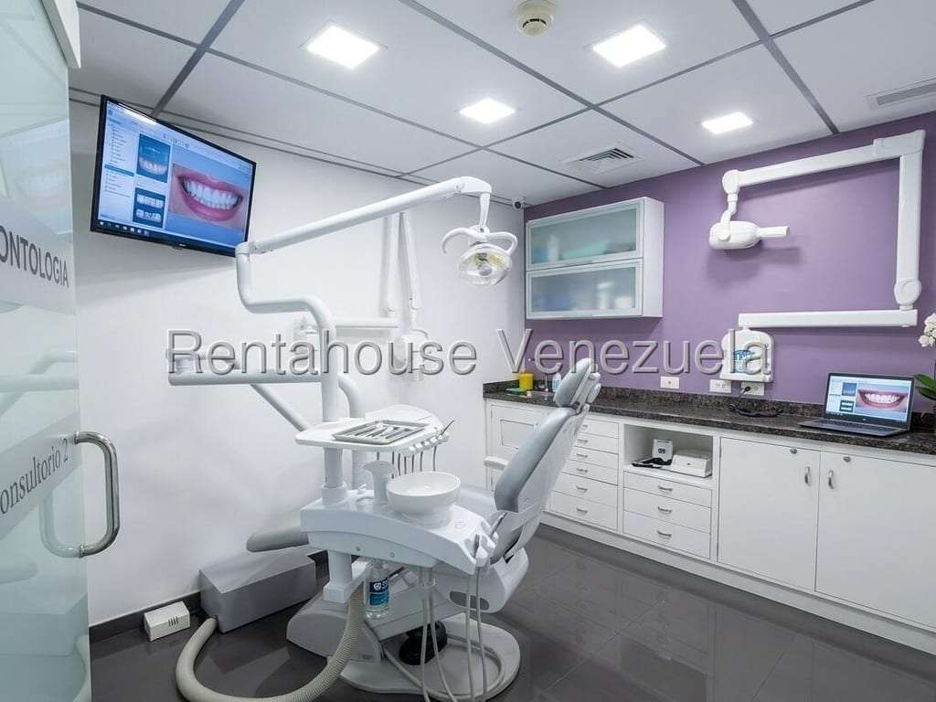 Commercial space in Terrazas del Ávila, Caracas - 1