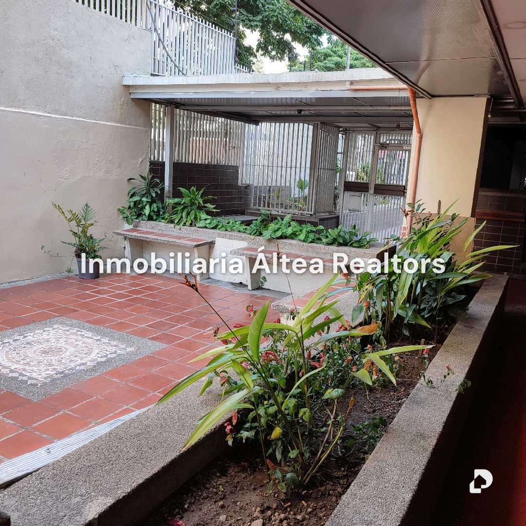 Apartamento en La Urbina, Caracas – 2