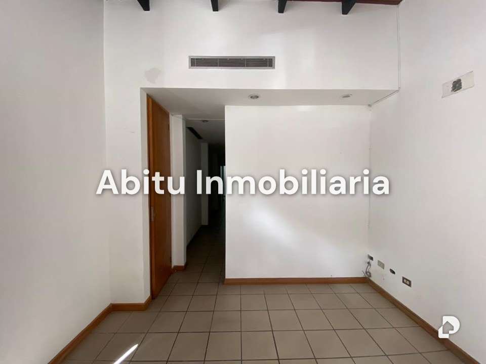 Casa en Altamira, Caracas – 10