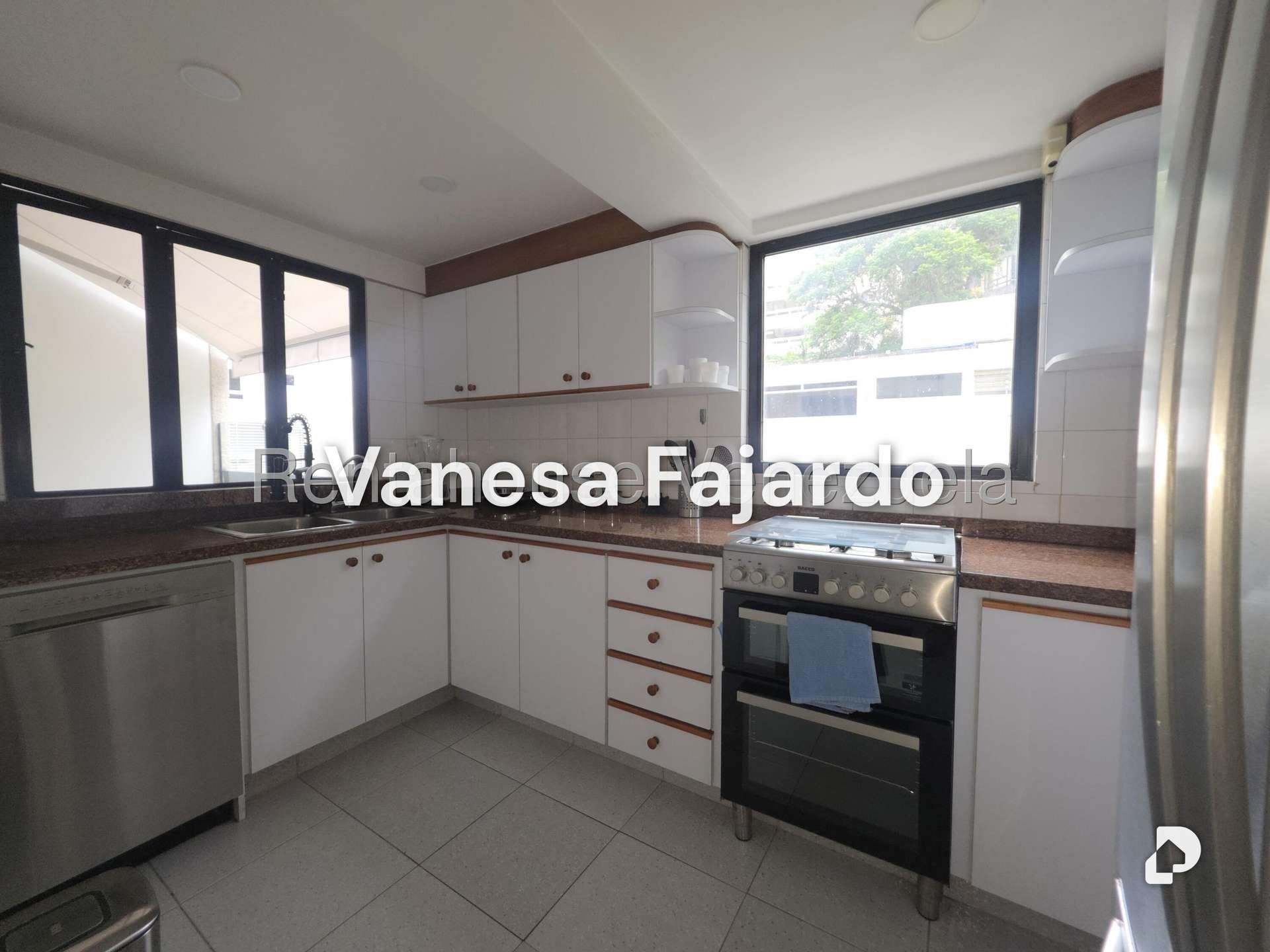 Apartamento en Las Mercedes, Caracas – 10
