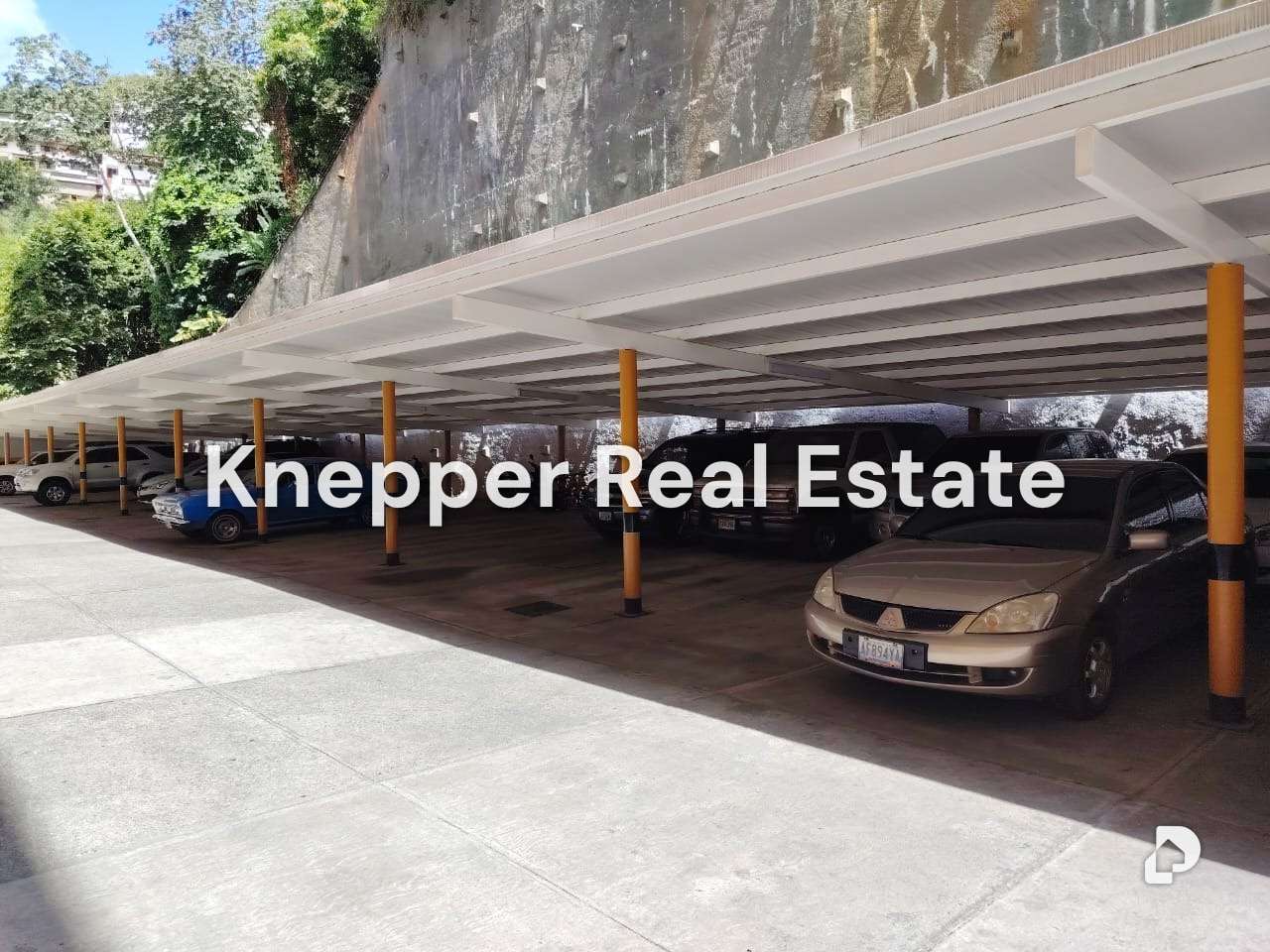 Apartamento en Urbanización Colinas de Los Chaguaramos, Caracas – 17