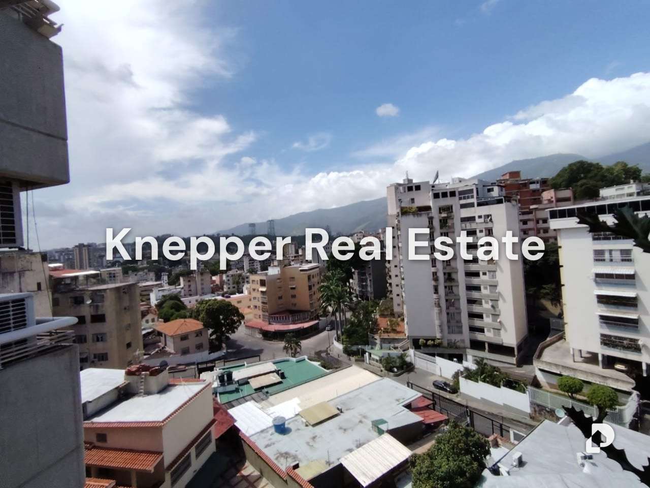 Apartamento en Urbanización Colinas de Los Chaguaramos, Caracas – 15
