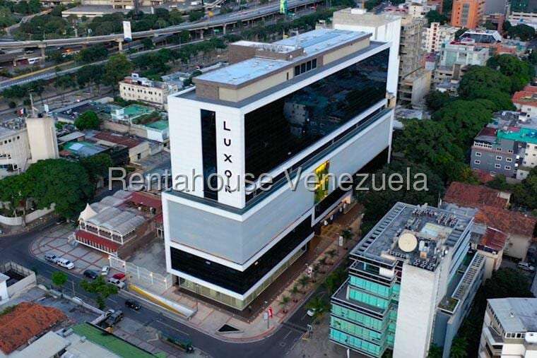 Oficina en Las Mercedes, Caracas - 1