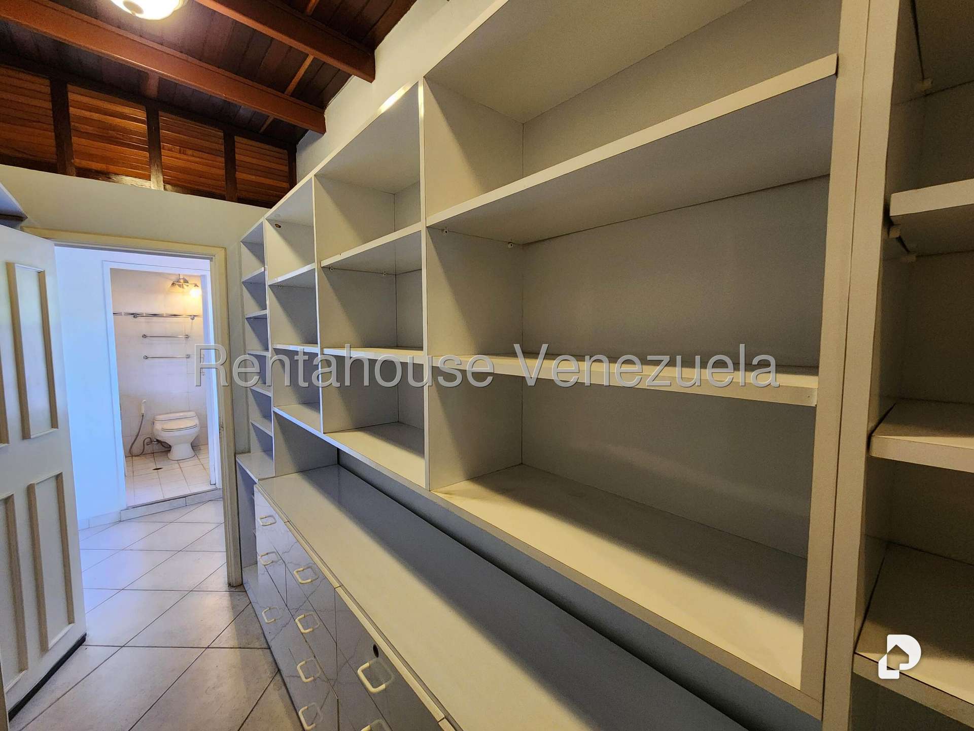 Casa en Colinas de Bello Monte, Caracas – 39