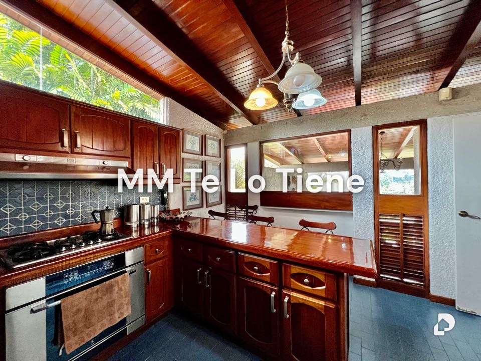 House in La Lagunita, Caracas – 22