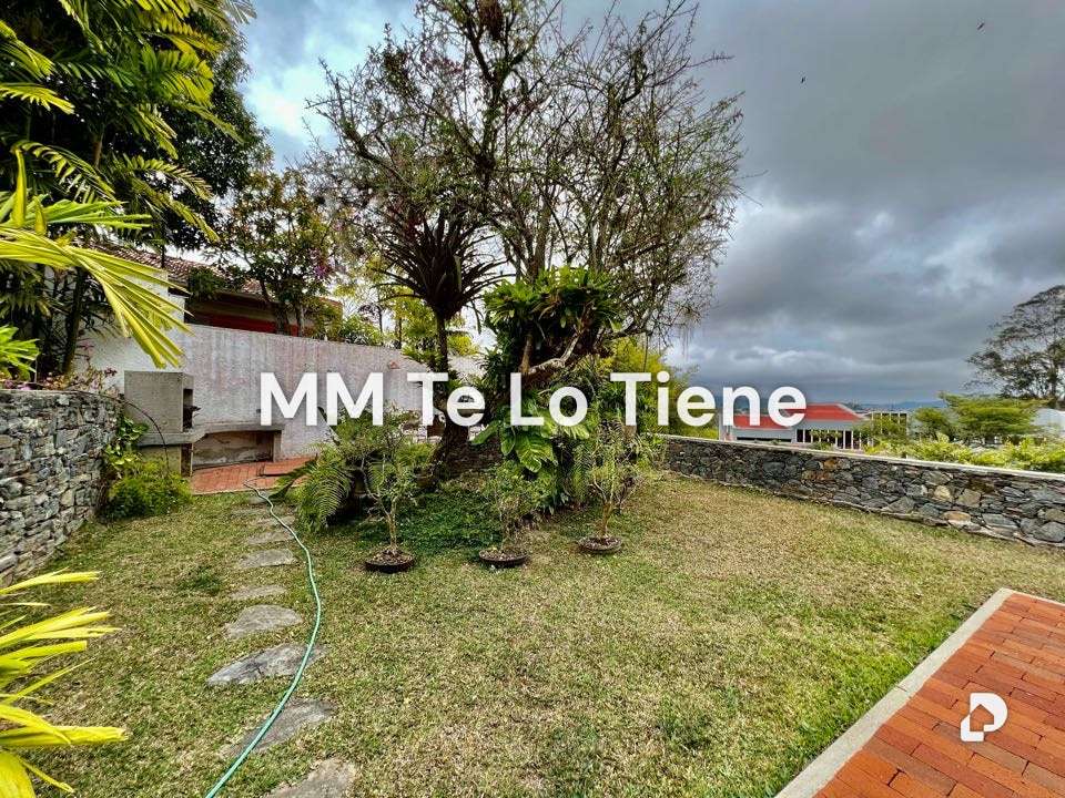House in La Lagunita, Caracas – 30
