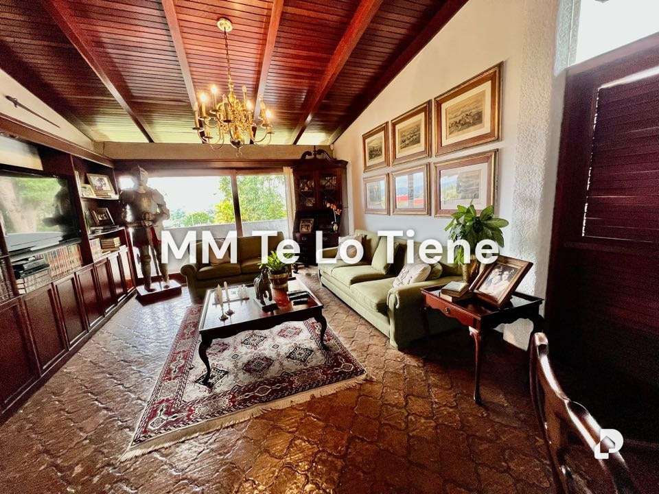 House in La Lagunita, Caracas – 17