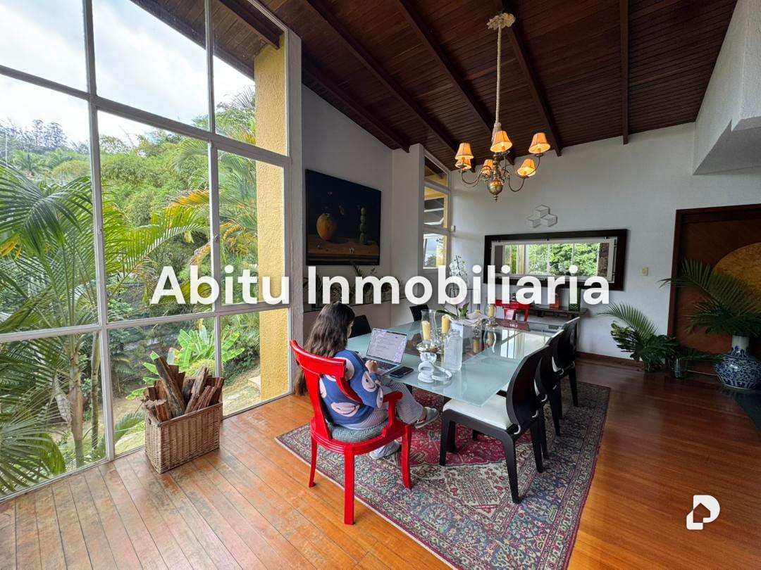Casa en El Hatillo, Caracas – 25