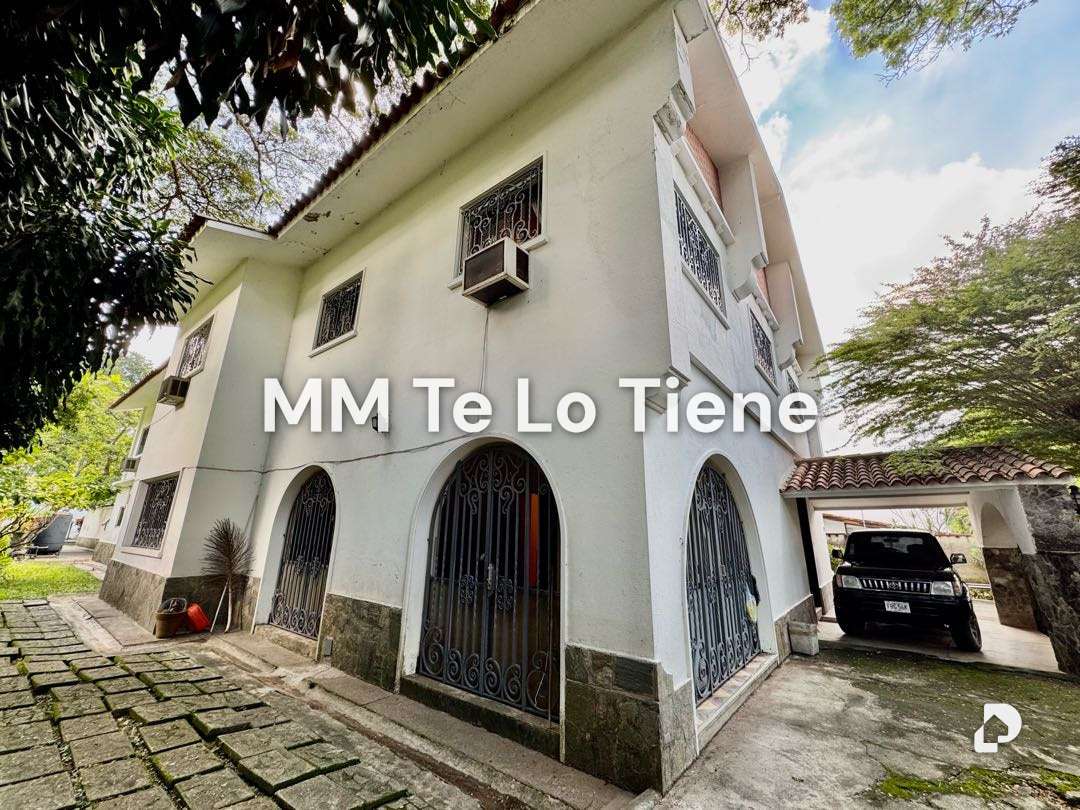 House in Country Club, Caracas – 1