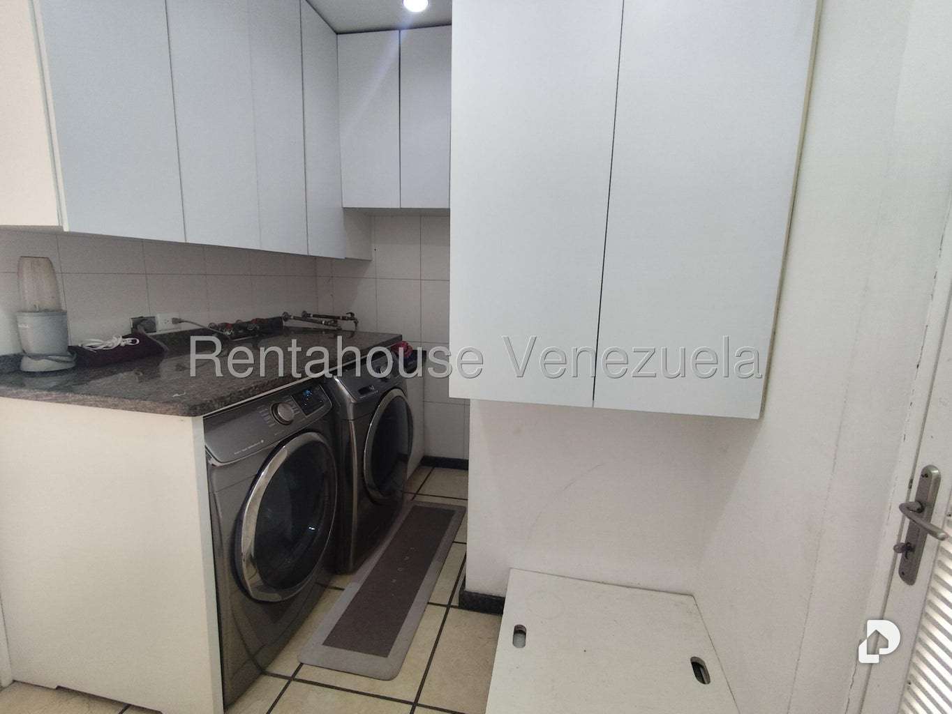 Casa en Lomas de La Lagunita, Caracas – 32