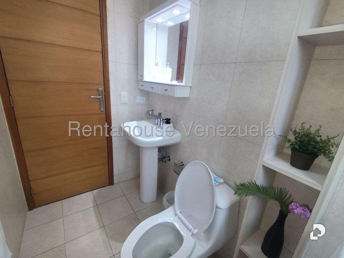 Casa en Lomas de La Lagunita, Caracas – 52