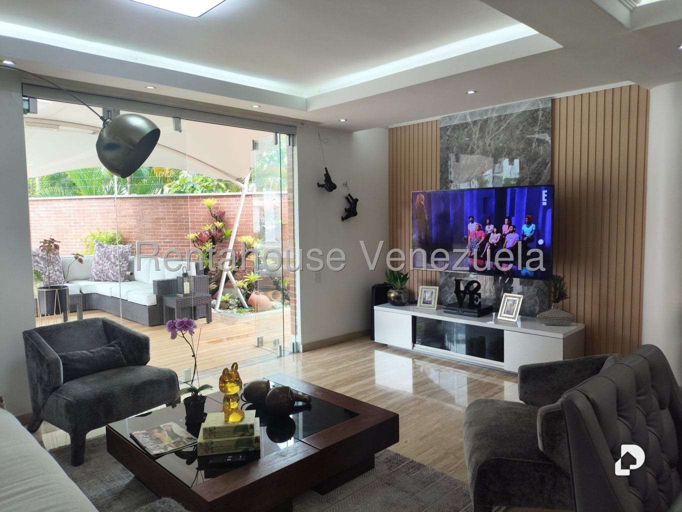 Casa en Lomas de La Lagunita, Caracas – 19