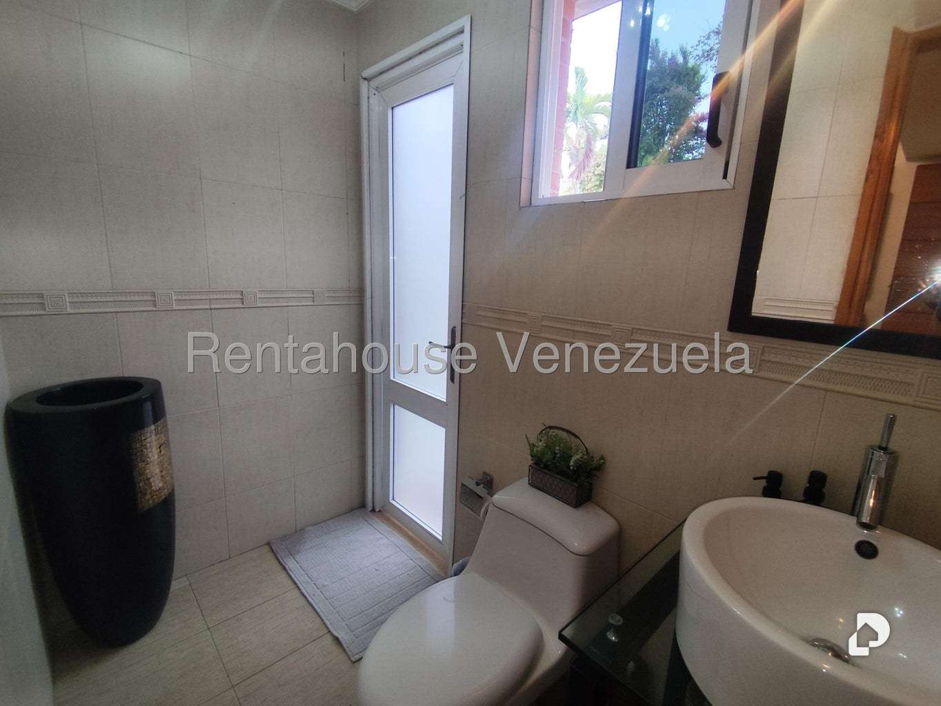 Casa en Lomas de La Lagunita, Caracas – 70