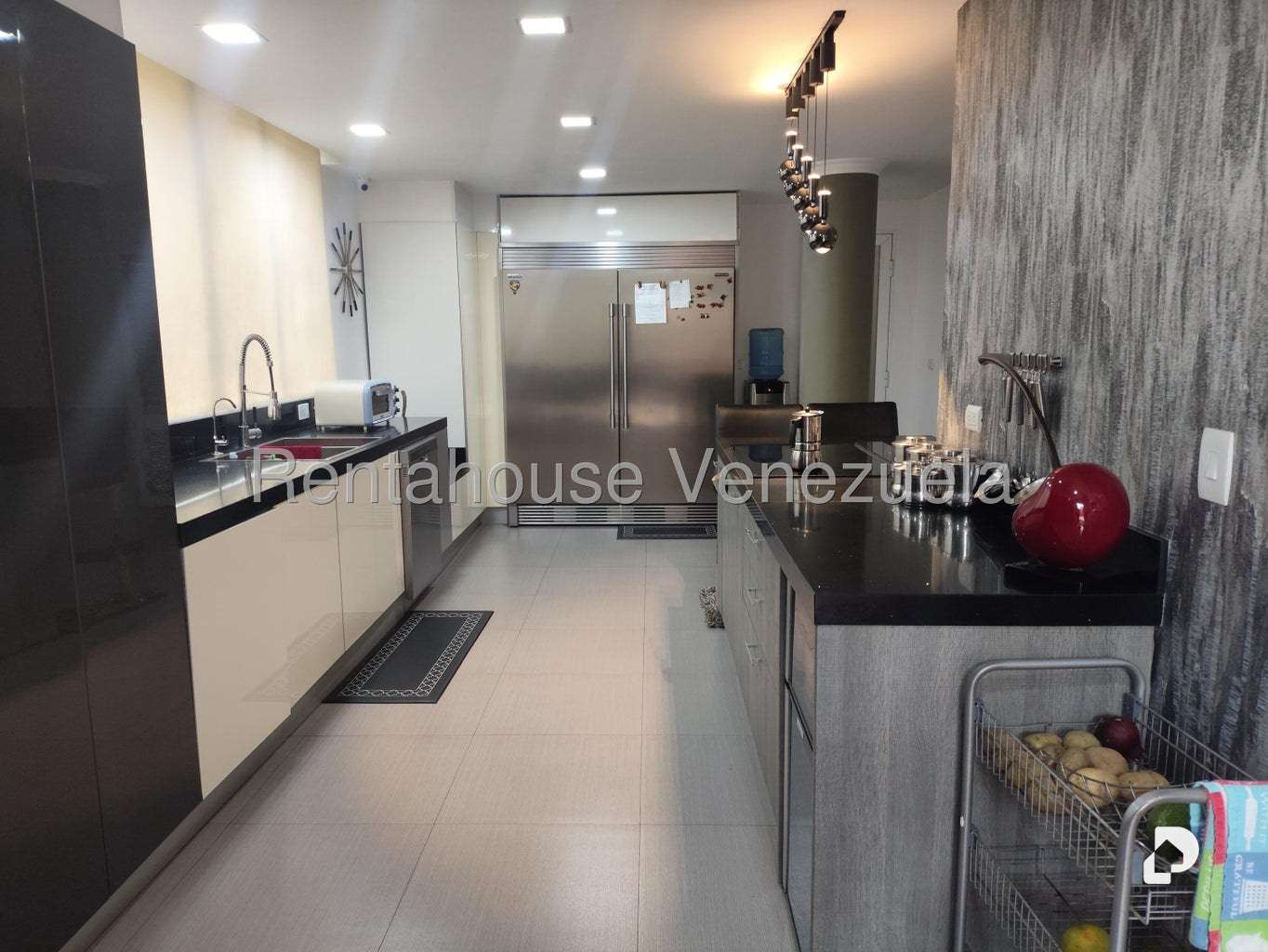 Casa en Lomas de La Lagunita, Caracas – 27