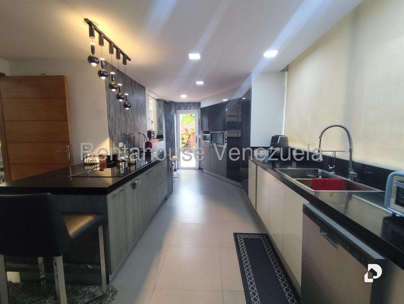 Casa en Lomas de La Lagunita, Caracas – 24
