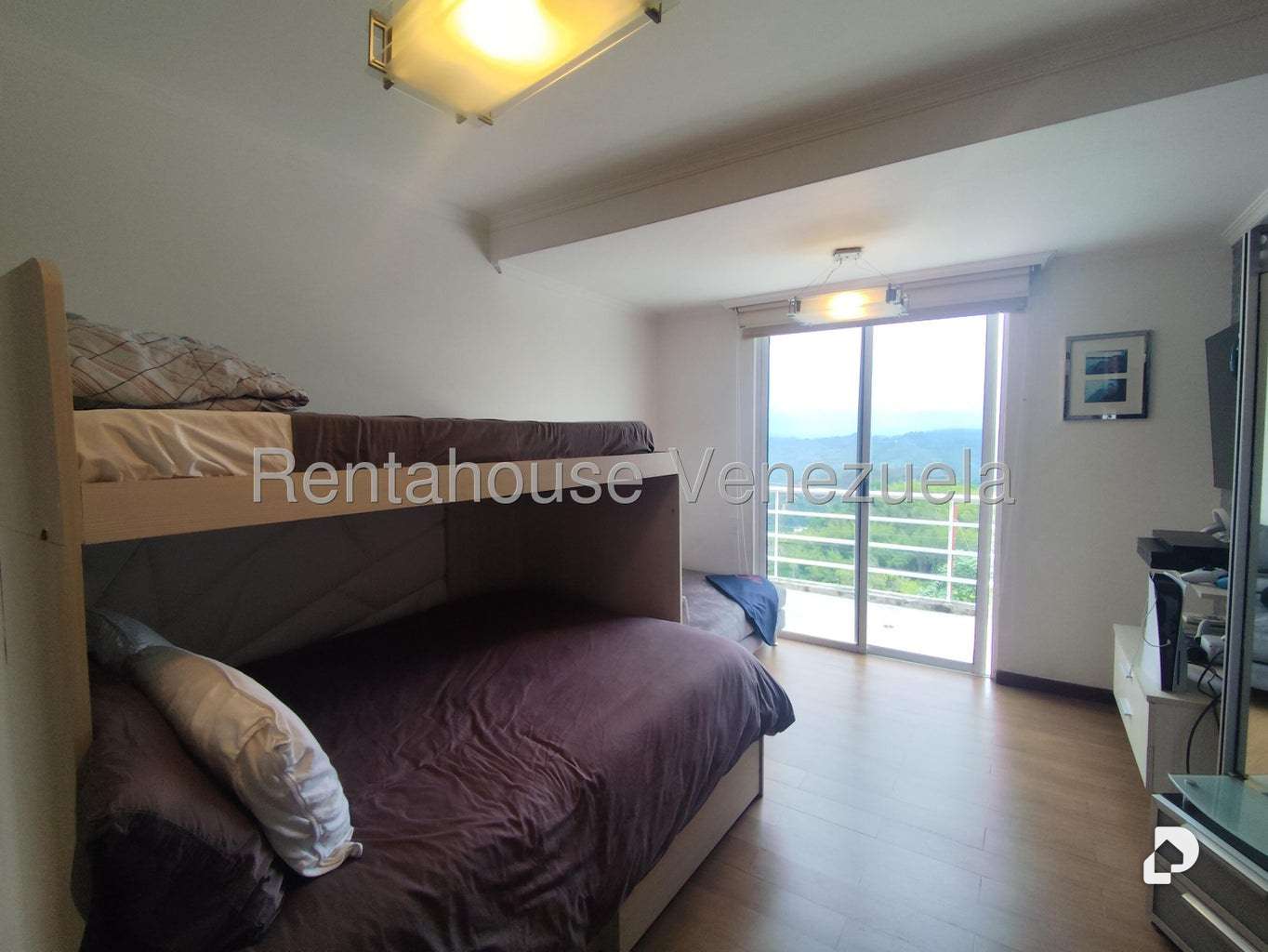 Casa en Lomas de La Lagunita, Caracas – 35