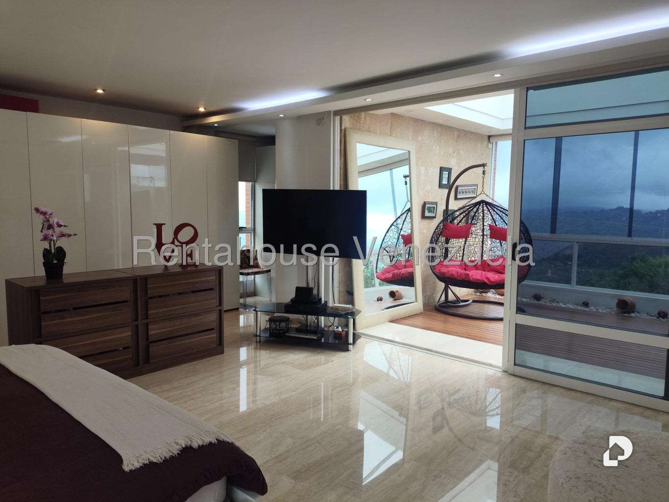 Casa en Lomas de La Lagunita, Caracas – 54