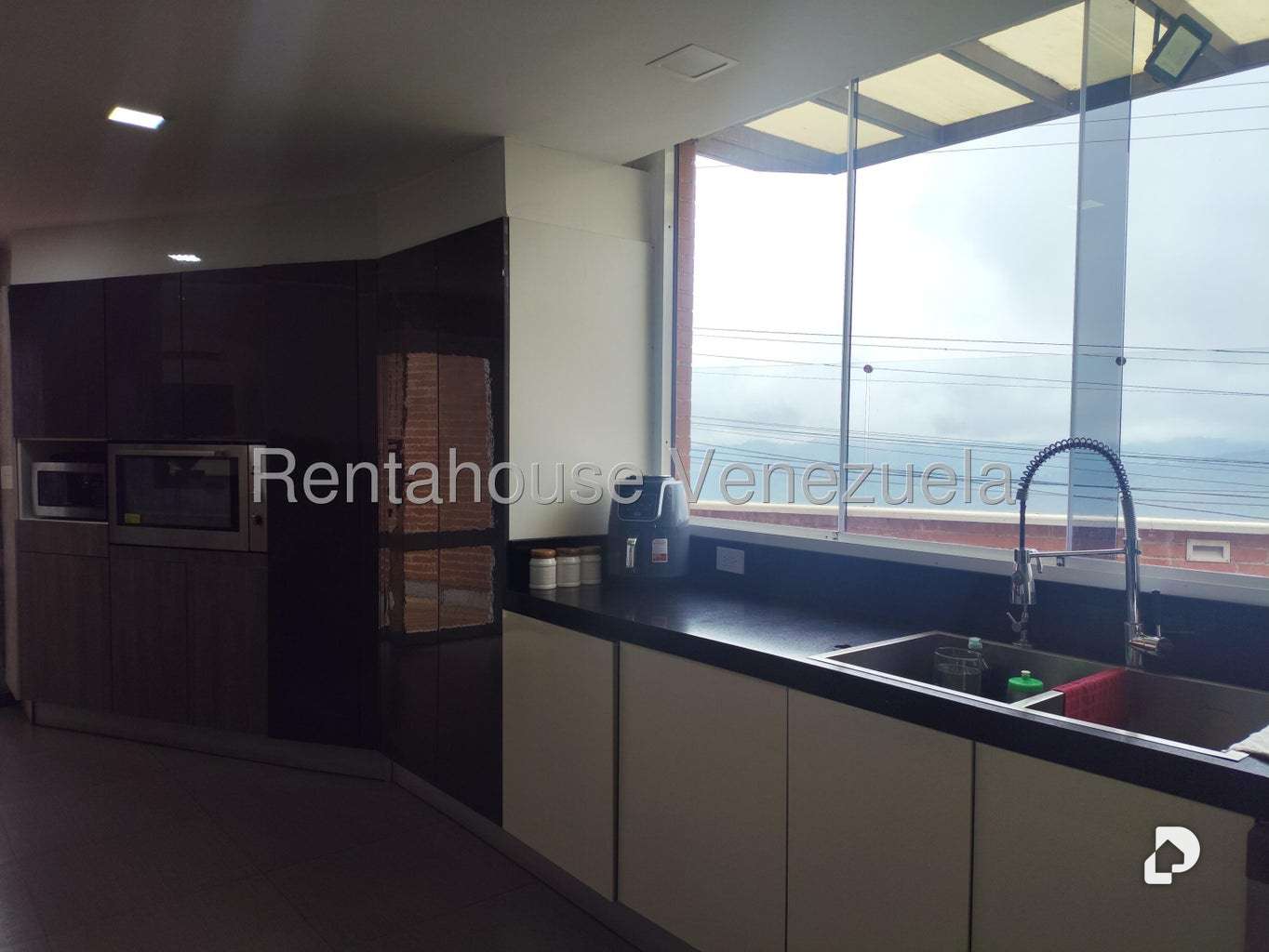 Casa en Lomas de La Lagunita, Caracas – 29
