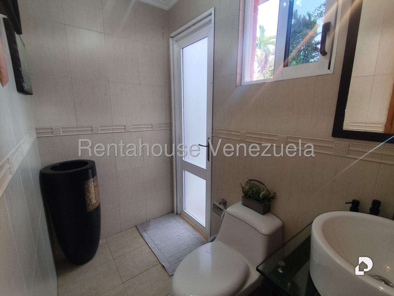 Casa en Lomas de La Lagunita, Caracas – 71