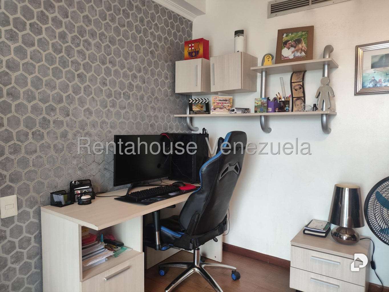 Casa en Lomas de La Lagunita, Caracas – 38