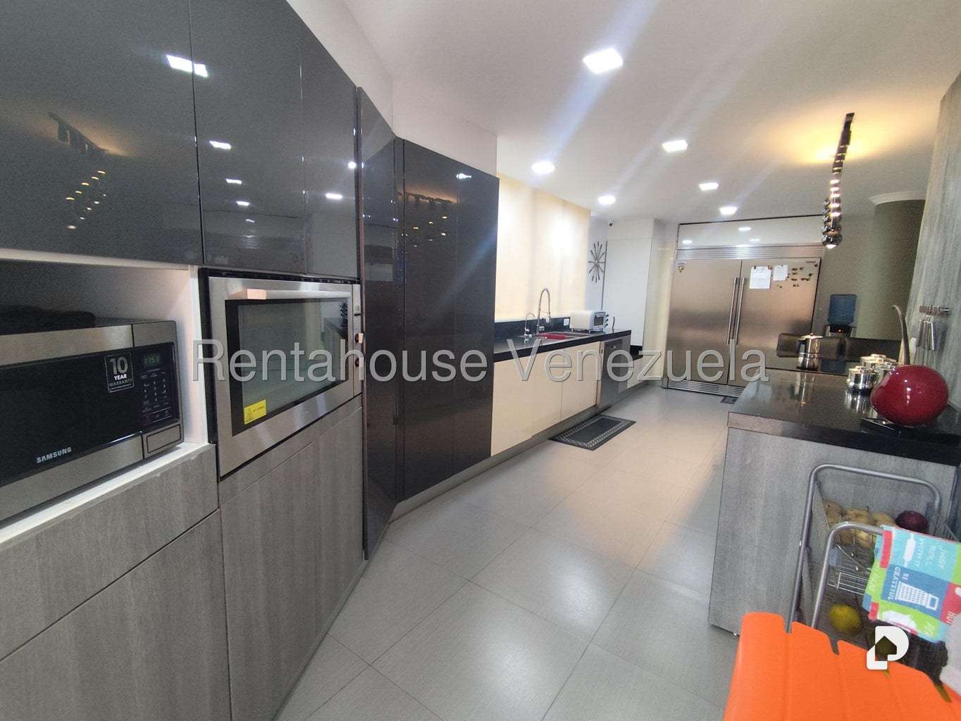 Casa en Lomas de La Lagunita, Caracas – 26