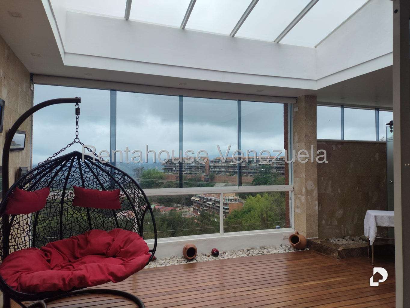 Casa en Lomas de La Lagunita, Caracas – 58