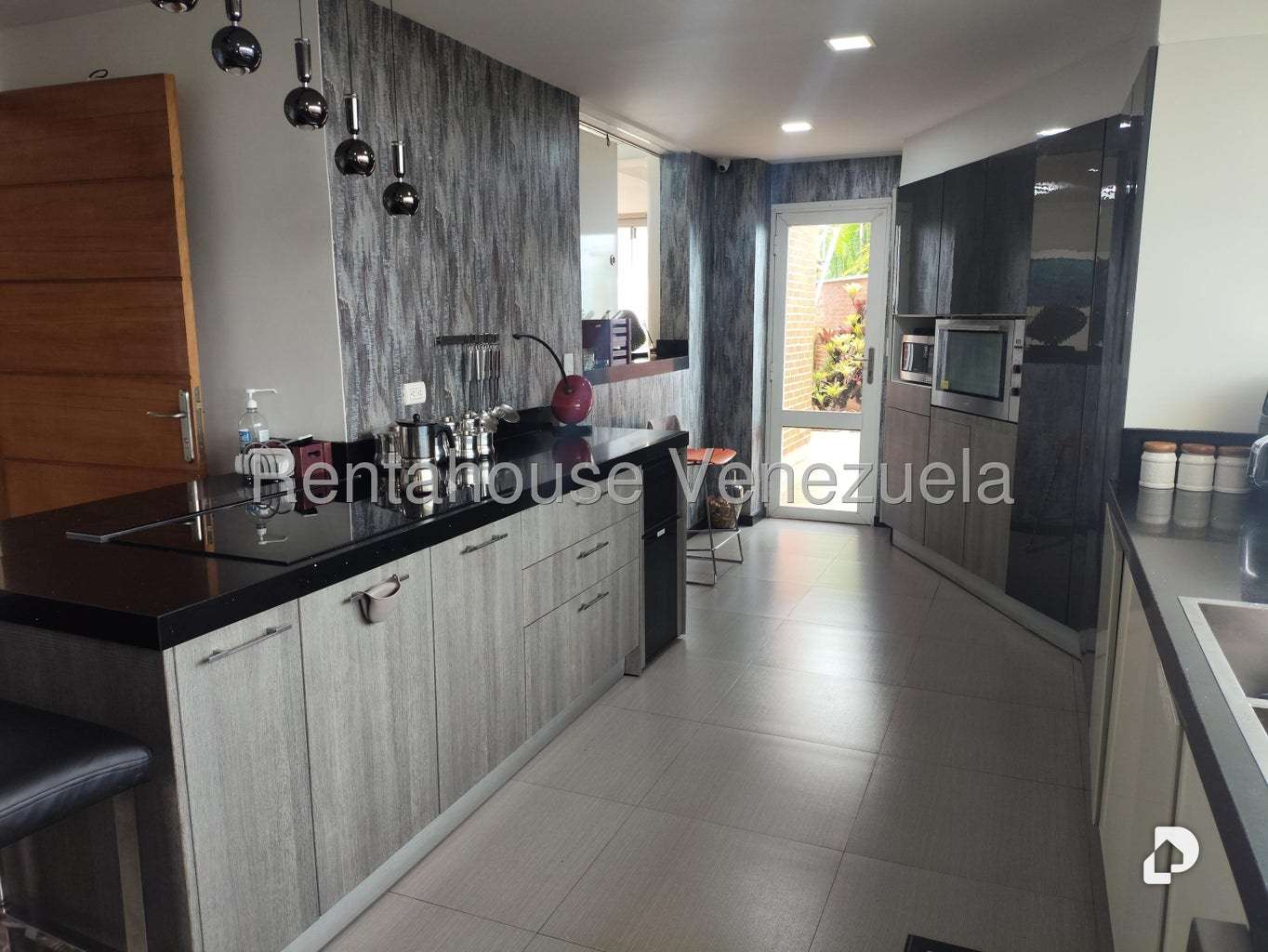 Casa en Lomas de La Lagunita, Caracas – 30