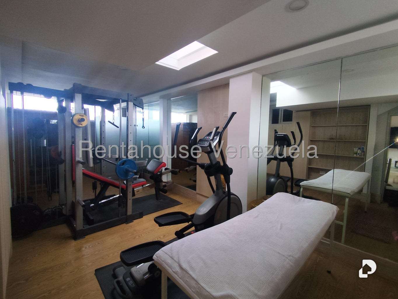 Casa en Lomas de La Lagunita, Caracas – 67