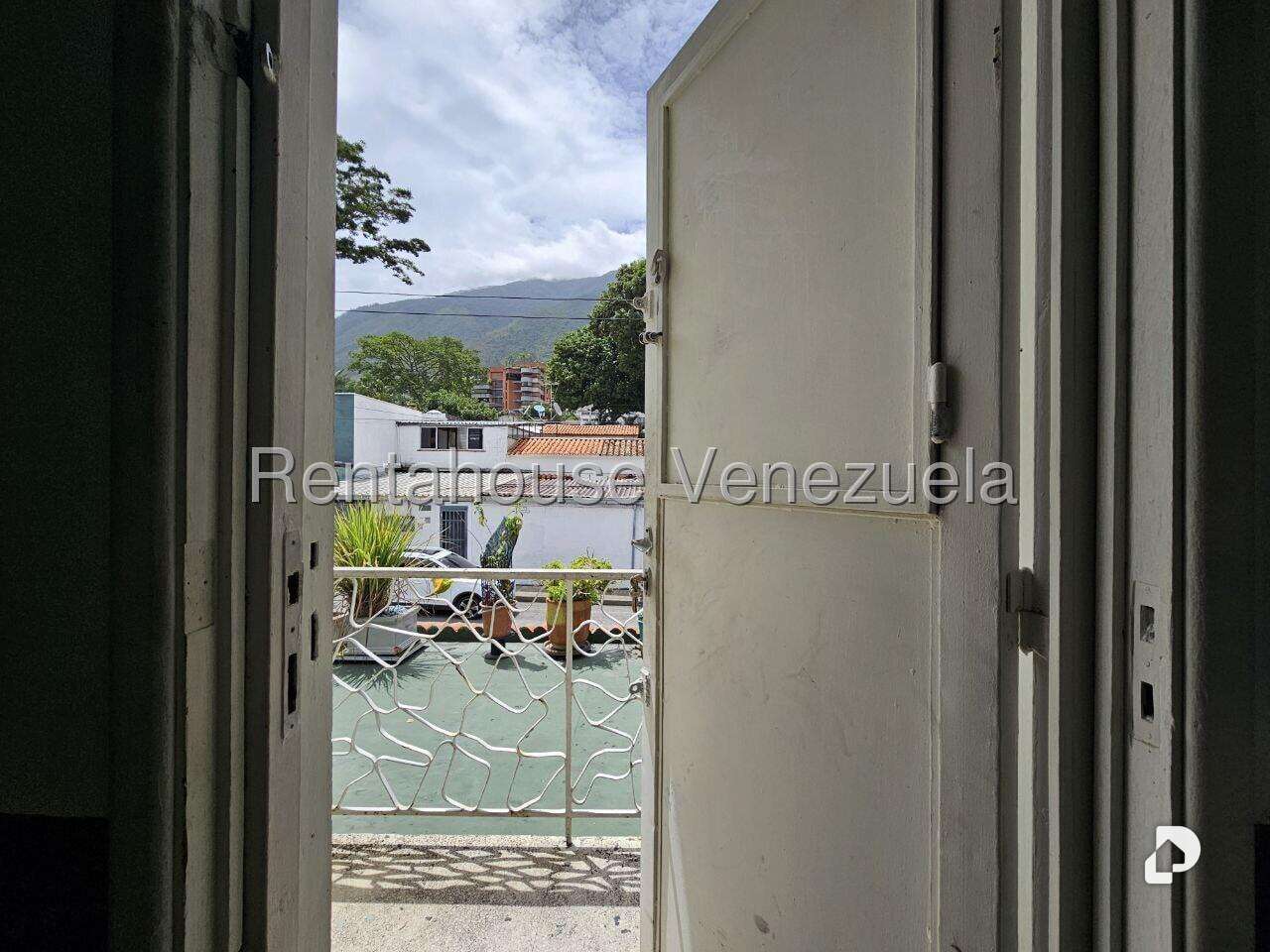 Local comercial en Los Palos Grandes, Caracas – 13