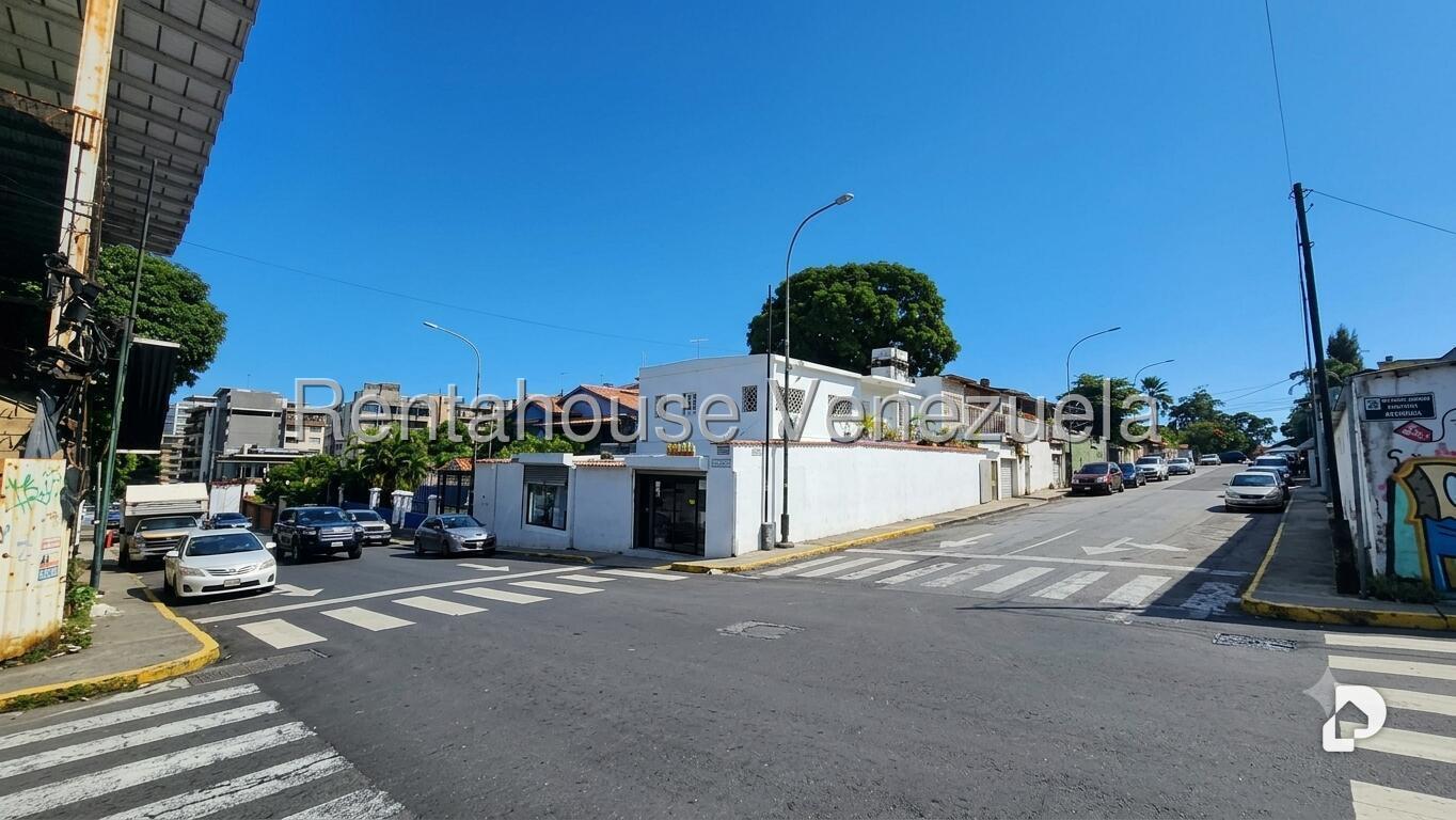 Local comercial en Los Palos Grandes, Caracas – 1