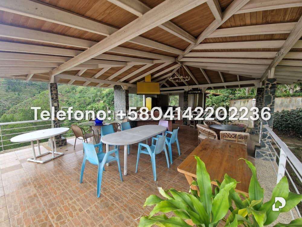 Casa en Lomas de La Lagunita, Caracas – 12