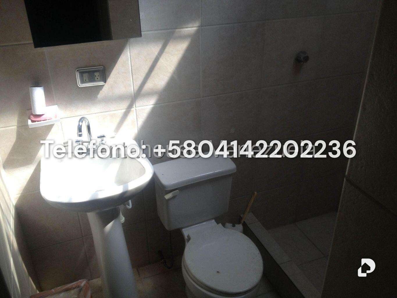 Casa en Lomas de La Lagunita, Caracas – 40