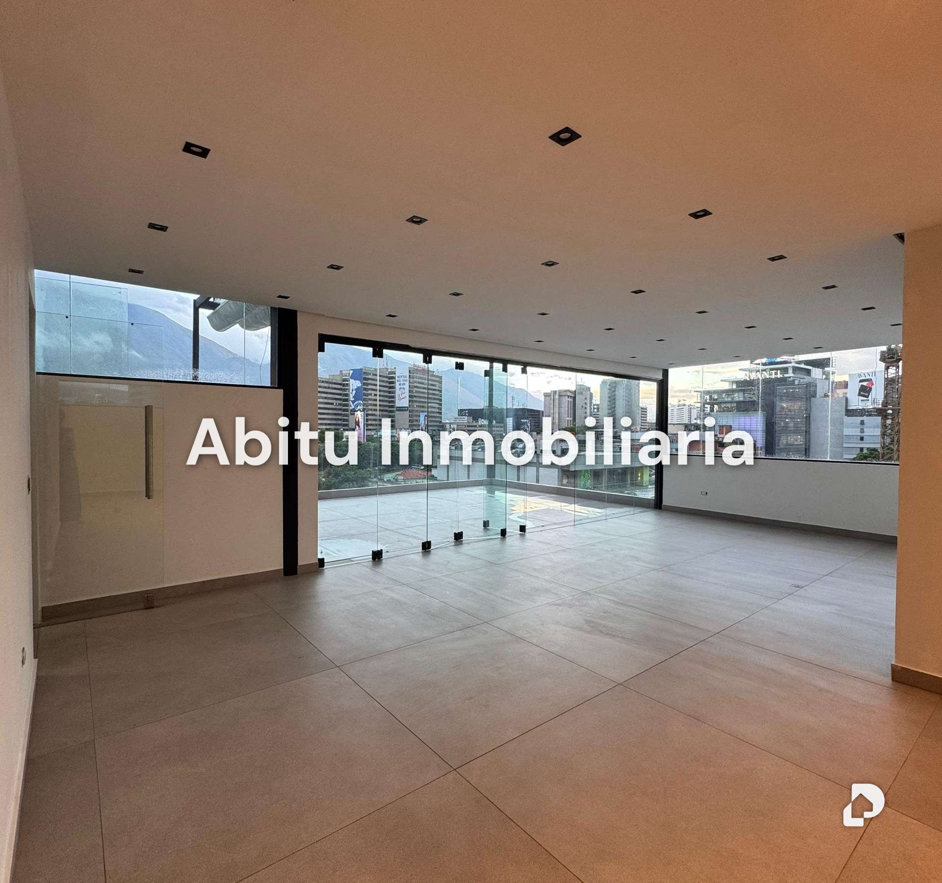 Local comercial en Las Mercedes, Caracas – 12