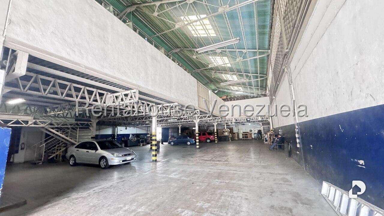 Local comercial en La Urbina, Caracas – 3