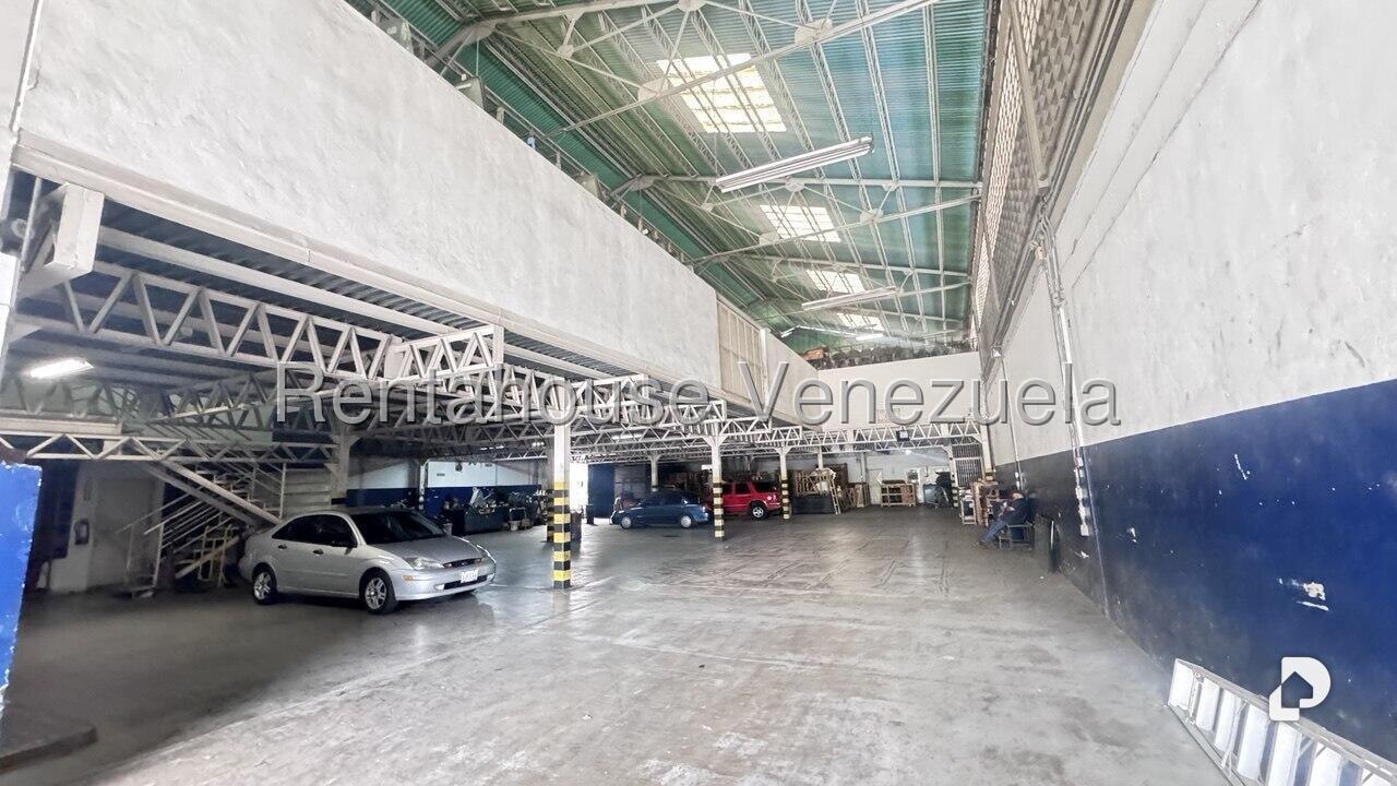 Local comercial en La Urbina, Caracas – 3