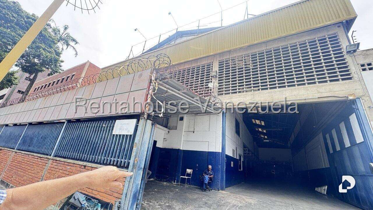 Local comercial en La Urbina, Caracas – 31