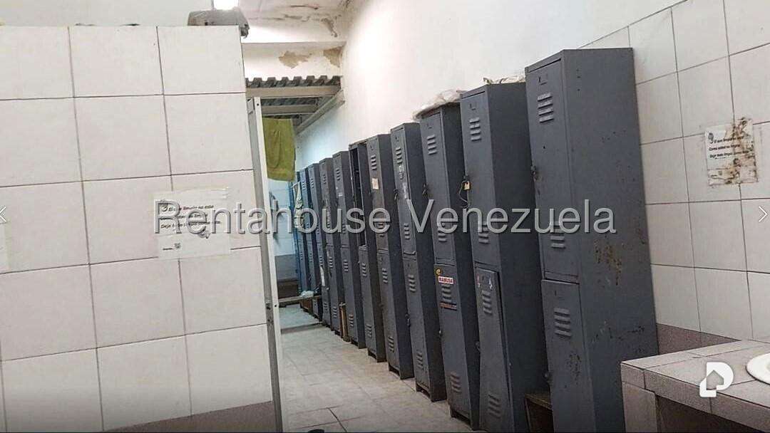Local comercial en La Urbina, Caracas – 9