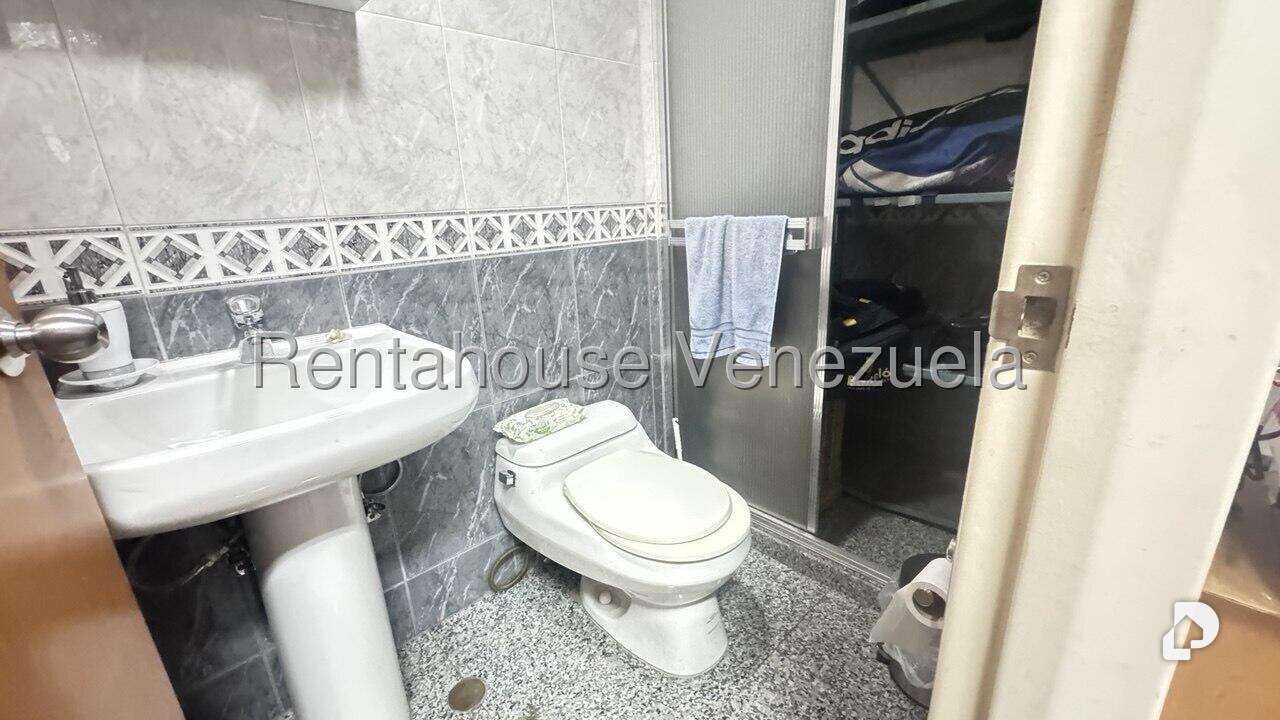 Local comercial en La Urbina, Caracas – 23