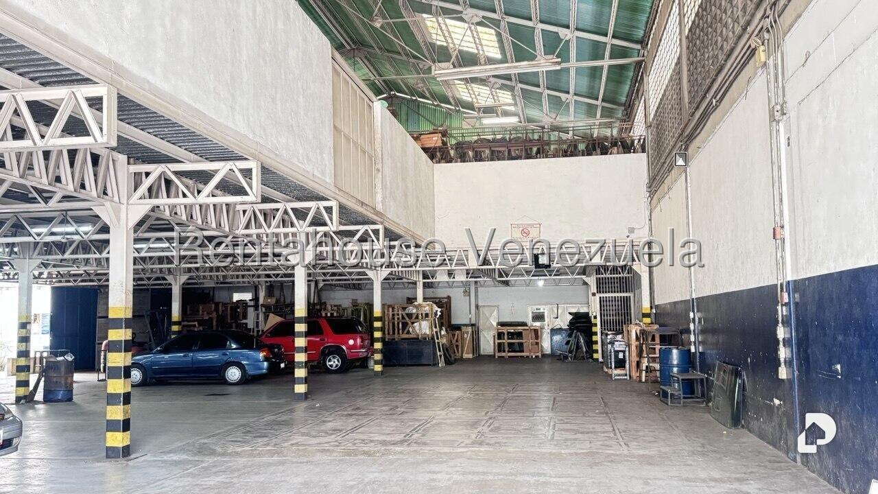 Local comercial en La Urbina, Caracas – 2