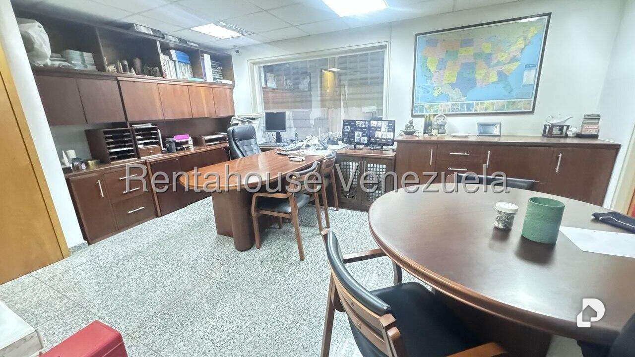 Local comercial en La Urbina, Caracas – 21